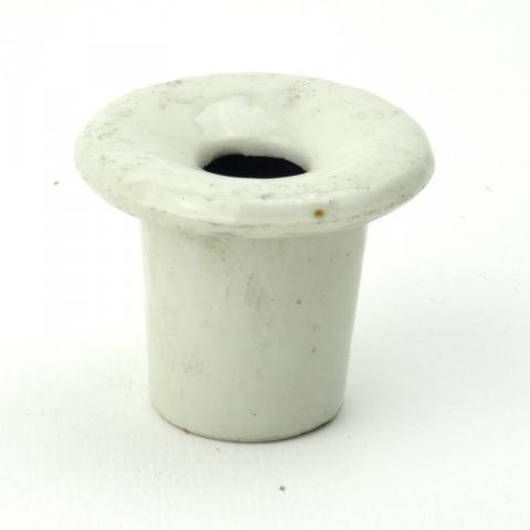 Lehrmaterial -  - Encrier en porcelaine pour pupitre d'écolier (années 60) - 4 cm