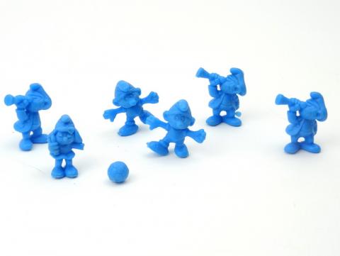 Peyo (Schlümpfe) - Werbung - PEYO - Schtroumpfs - Omo - Footballeurs x2, ballon, Schtroumpfette bras coupé, Grand Schtroumpf longue vue x3 - figurines bleues 3 cm