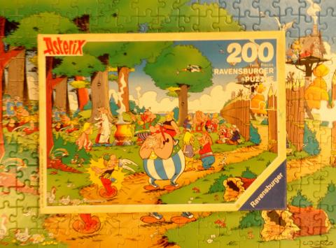 Uderzo (Asterix) - Spiele, Spielzeuge - Albert UDERZO - Astérix - Ravensburger - 123926 - Astérix et la potion magique/Der Zaubertrank/La pozione magica/The Magic Potion/De toverdrank - Puzzle 200 pièces - 42 x 29,7 cm - MANQUE 1 PIÈCE