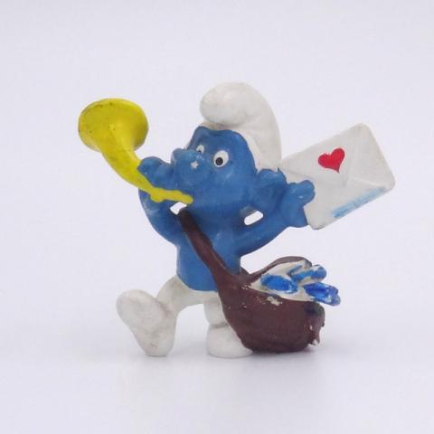 Peyo (Schlümpfe) - Figurine - PEYO - Schtroumpfs - Schleich - 20031 - Schtroumpf facteur avec clairon et enveloppe cœur - figurine