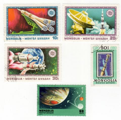 Space, Astronomy, Futurology -  - Philatélie - Mongolie - 1975 Airmail - Joint Soviet-American Space Project 10 M-20 M-30 M/1977 - The 250th Anniversary of the Death of Isaac Newton 60 M/1981 - Intercosmos Space Programme 50 Dumitru Prunariu (Soyouz-40)
