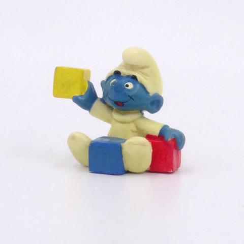 Peyo (Smurfs) - Figurines - PEYO - Schtroumpfs - Schleich - 20214 - Bébé Schtroumpf bébé assis avec ses cubes - figurine