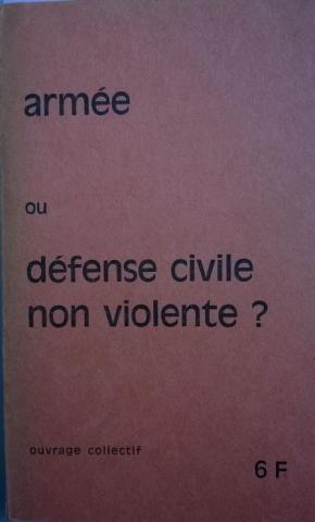 Varia (livres/magazines/divers) - Politique, syndicalisme, société, médias - COLLECTIF - Armée ou défense civile non violente ?