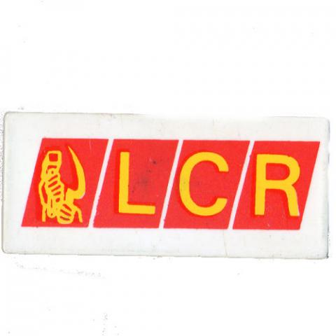 Politique, syndicalisme, société, médias -  - Ligue Communiste Révolutionnaire (LCR) - badge rectangulaire en plastique années 80 - 5 cm