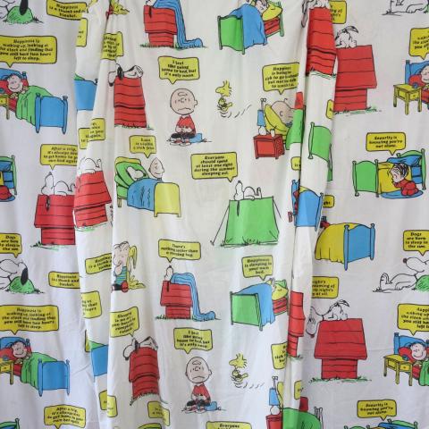 Bande Dessinée - PEANUTS - Charles M. SCHULZ - Peanuts/Snoopy - JC Penney Fashion Manor - Snoopy sur sa niche, Peanuts - parure : drap housse et housse de couette - 90 x 190 cm (twin bed)