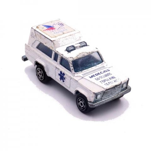 Modèles réduits et maquettes -  - Majorette - Ambulance Médecins du Secours Populaire Français - 1/64 - n° 269