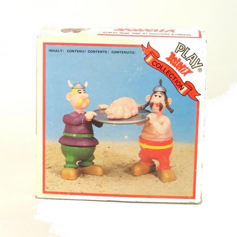 Uderzo (Asterix) - PlayAsterix/Toycloud - Albert UDERZO - Astérix - PlayAsterix - 38170 - Toycloud - Les porteurs du chef portant un plateau avec un sanglier rôti