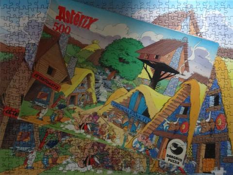 Uderzo (Astérix) - Jeux, jouets, puzzles - Albert UDERZO - Astérix - Dargaud - 54106 - Puzzle Le Village - 500 pièces - 36 x 49 cm - MANQUE 3 PIÈCES